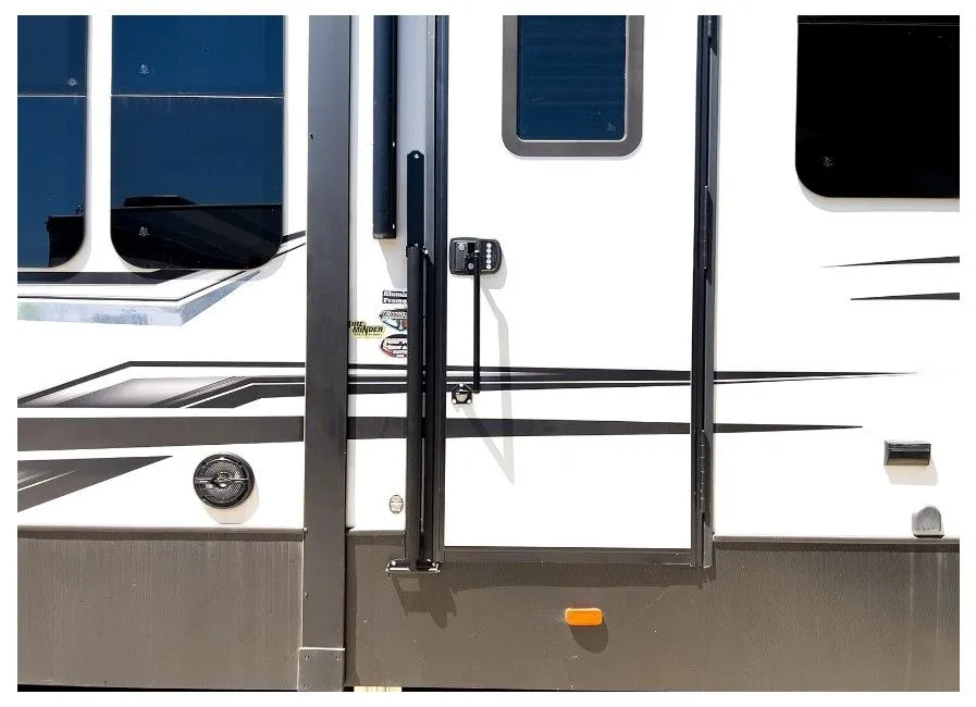 TELESCOPING RV ENTRY DOOR RAIL